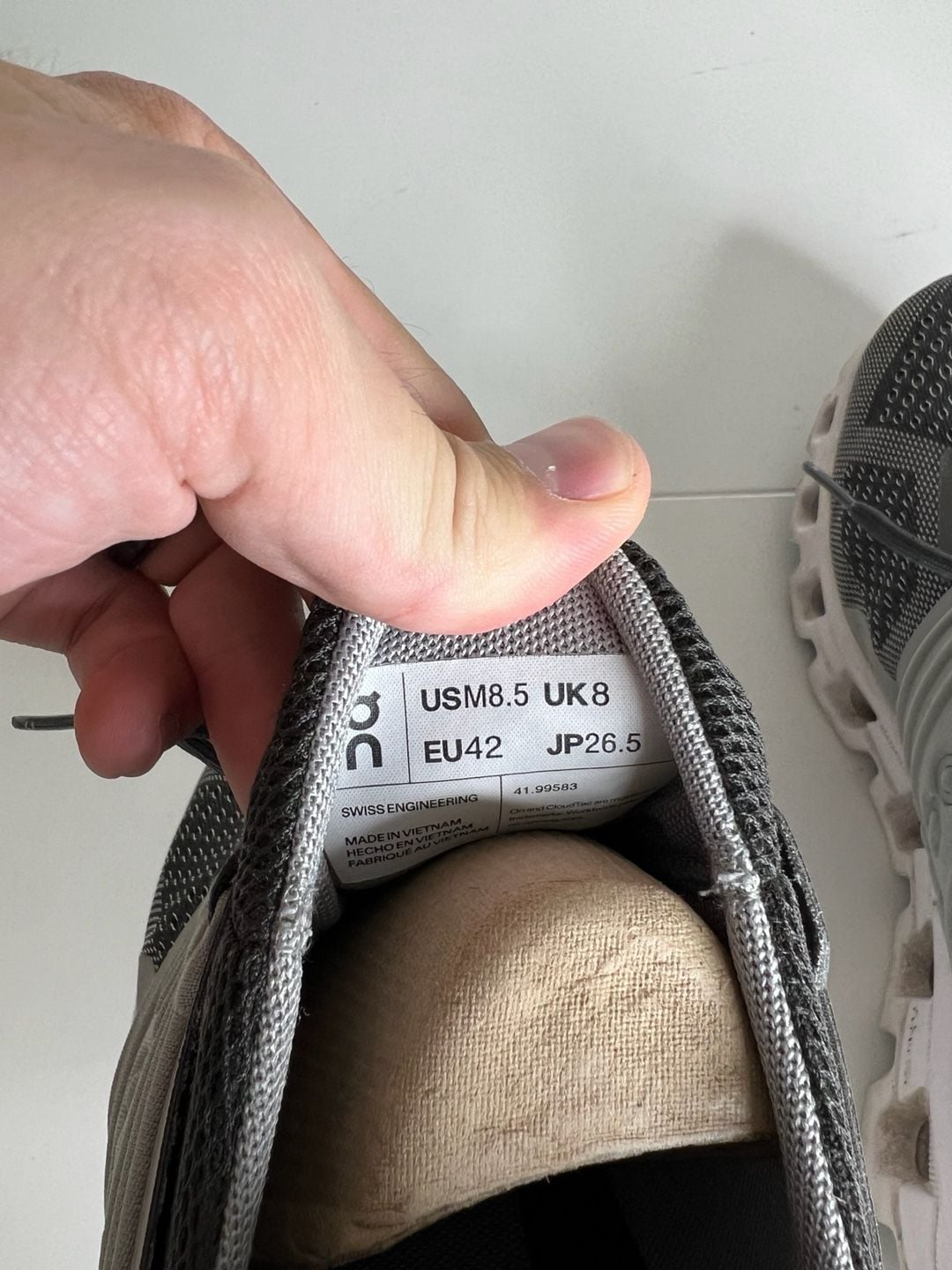 On Cloudswift Size 8.5 Rock Slate Running Shoes 9