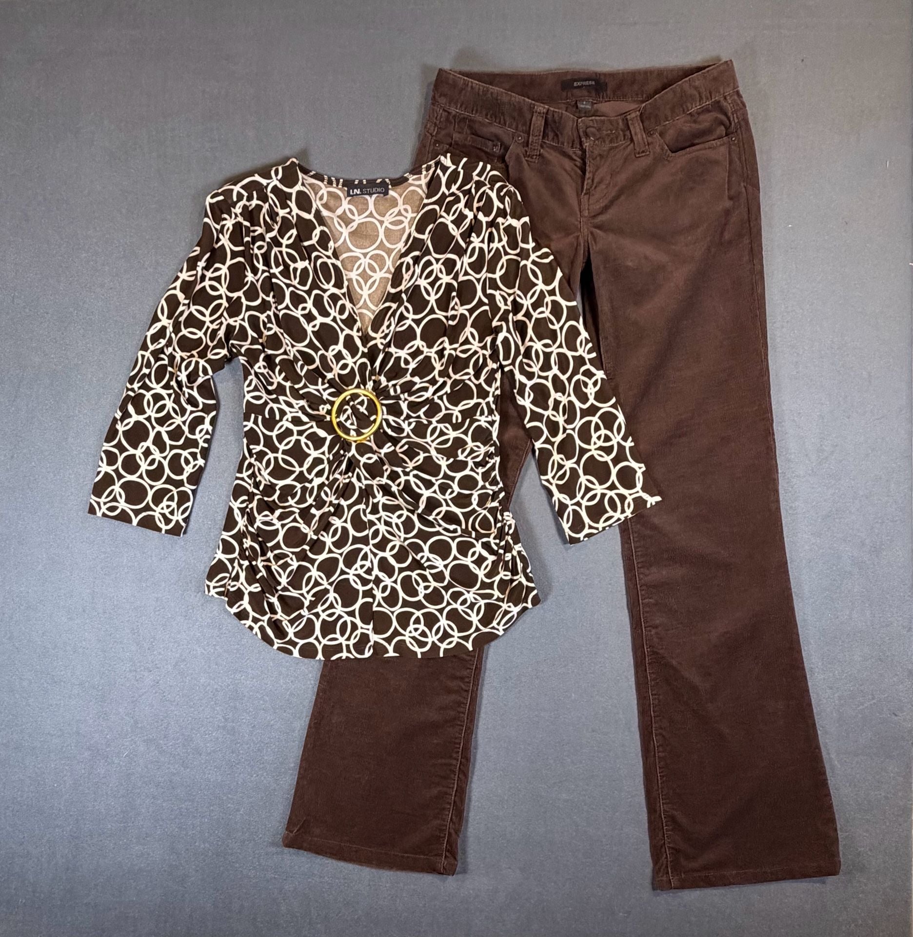 I.N. Studio Y2K Brown Geometric Ruched Buckle Top 3/4 Sleeve 2