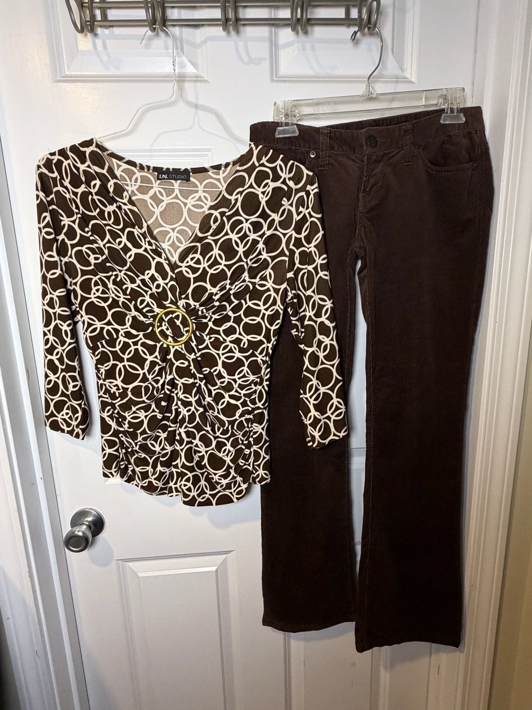 I.N. Studio Y2K Brown Geometric Ruched Buckle Top 3/4 Sleeve 8