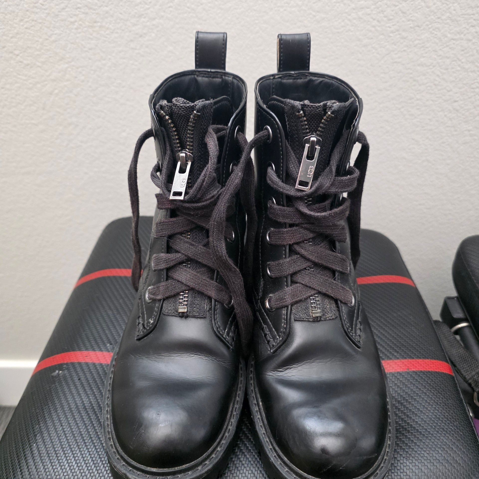 UGG Daren Black Leather Lace Up Combat Boots Size 7.5 Lug Sole Chunky 1108929 7