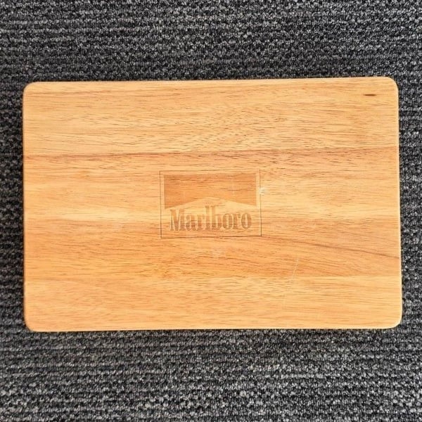 SOLID OAK Collectable Marlboro Poker Chip Set in Box with Logo BRAND NEW