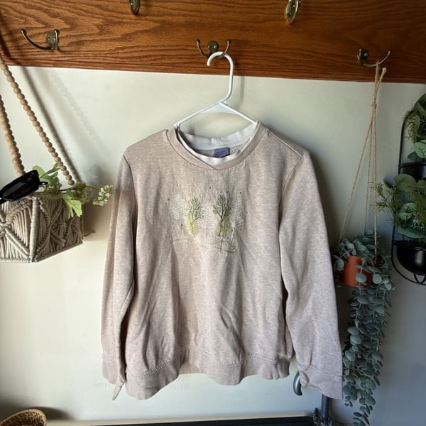 Vintage Christmas style Sweatshirt Size L Beige Tree Embroidery