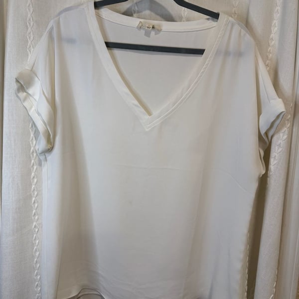 EE:Some Womens Large White V Neck Blouse Short Sleeve High Low Hem Work Top