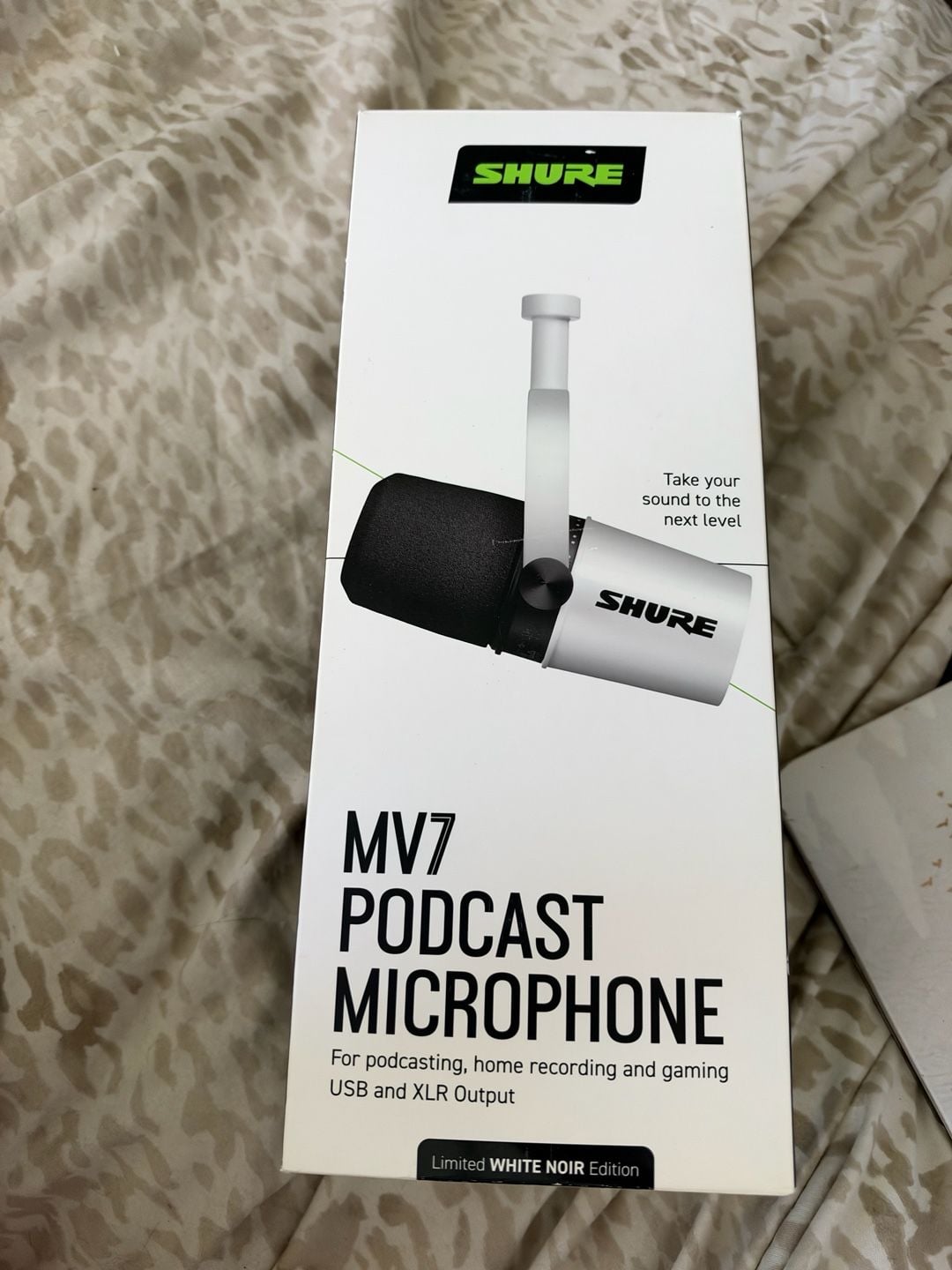 Shure MV7 Podcast Microphone Limited White Noir Edition 1
