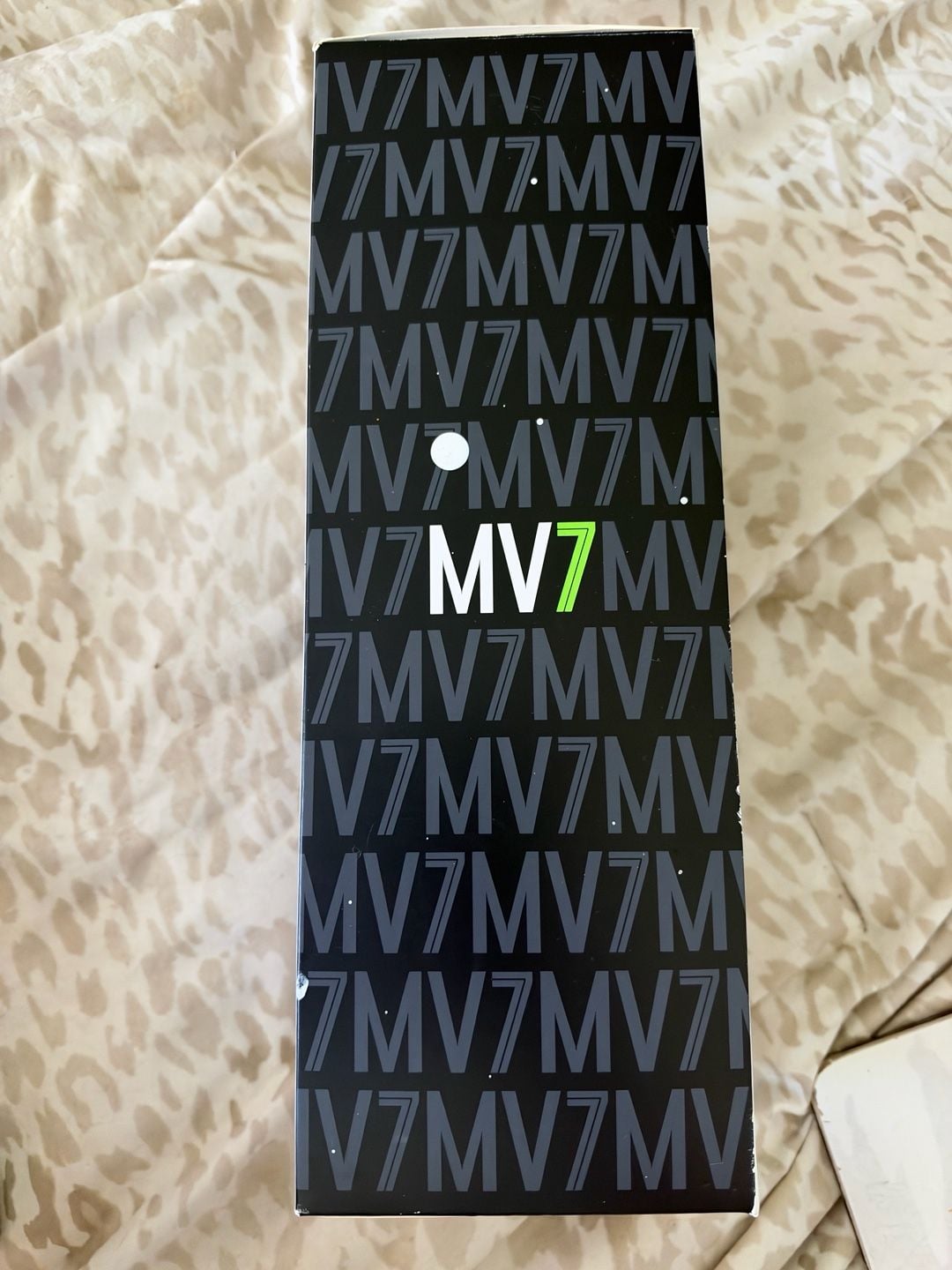 Shure MV7 Podcast Microphone Limited White Noir Edition 4