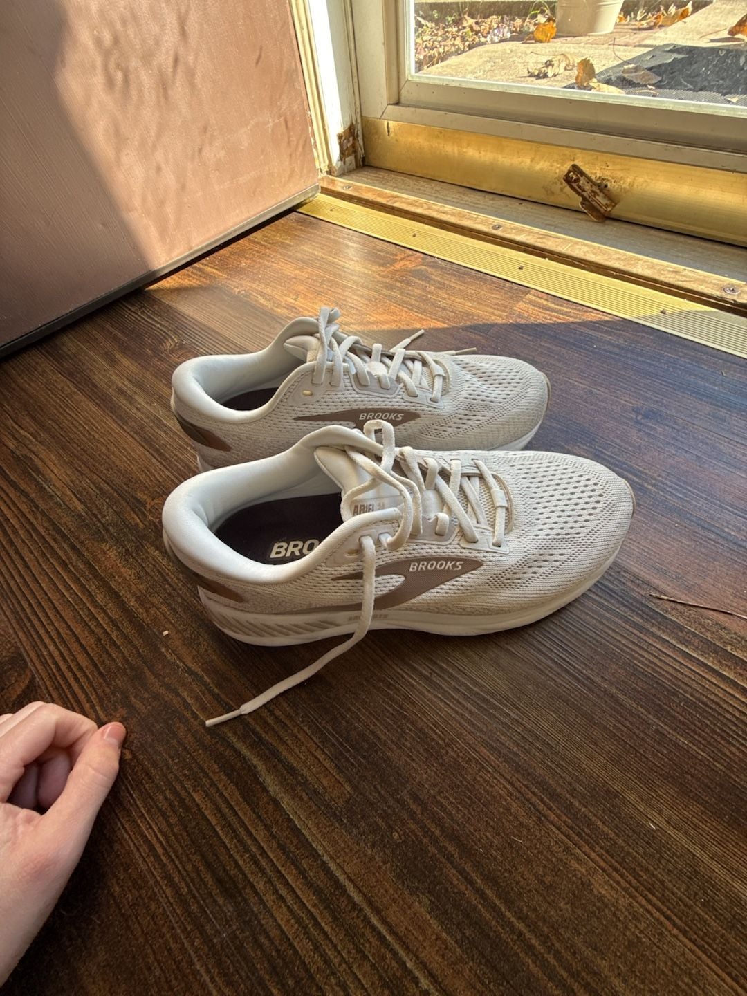 Brooks Ariel GTS 24 Running Shoes White 2