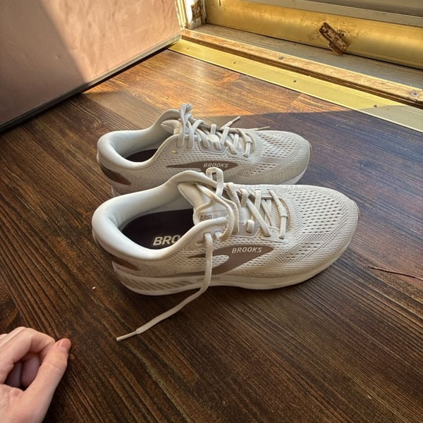 Brooks Ariel GTS 24 Running Shoes White