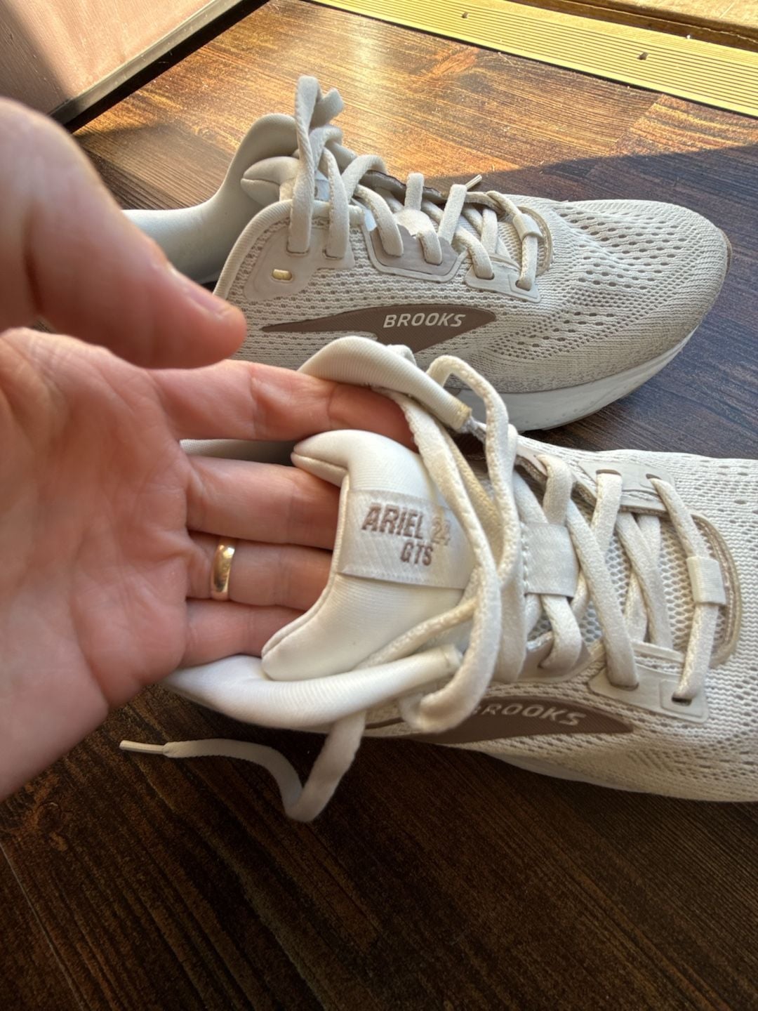 Brooks Ariel GTS 24 Running Shoes White 4