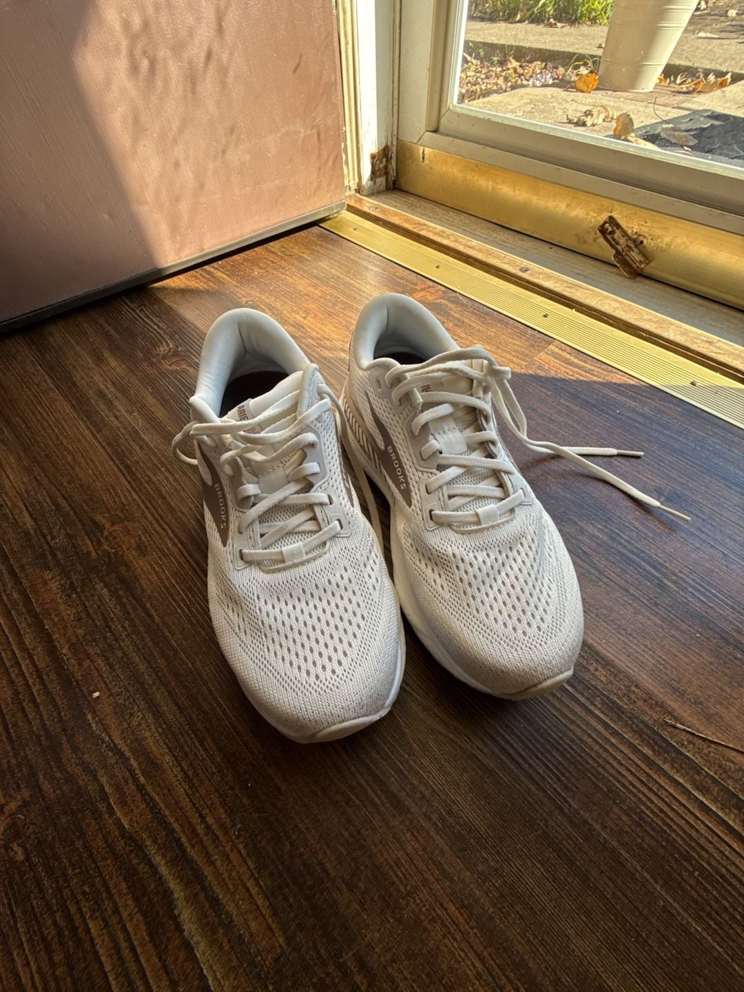 Brooks Ariel GTS 24 Running Shoes White 5