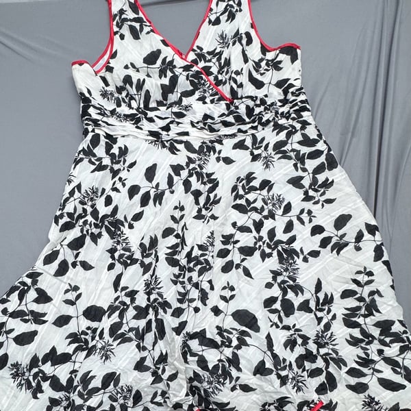 Cato Woman Dress Size 24W Black White Floral V-Neck Sleeveless