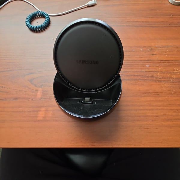 Samsung DeX Station EE-MG950 Mobile Desktop Experience Dock