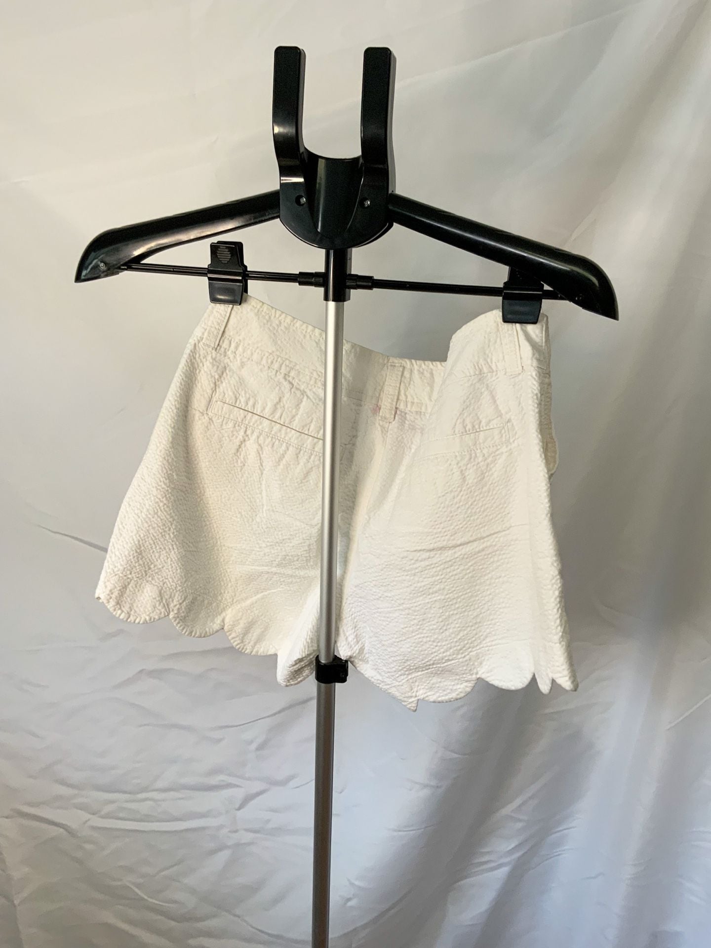 Lilly Pulitzer Seersucker Scalloped Women’s Shorts Size 6 White 4
