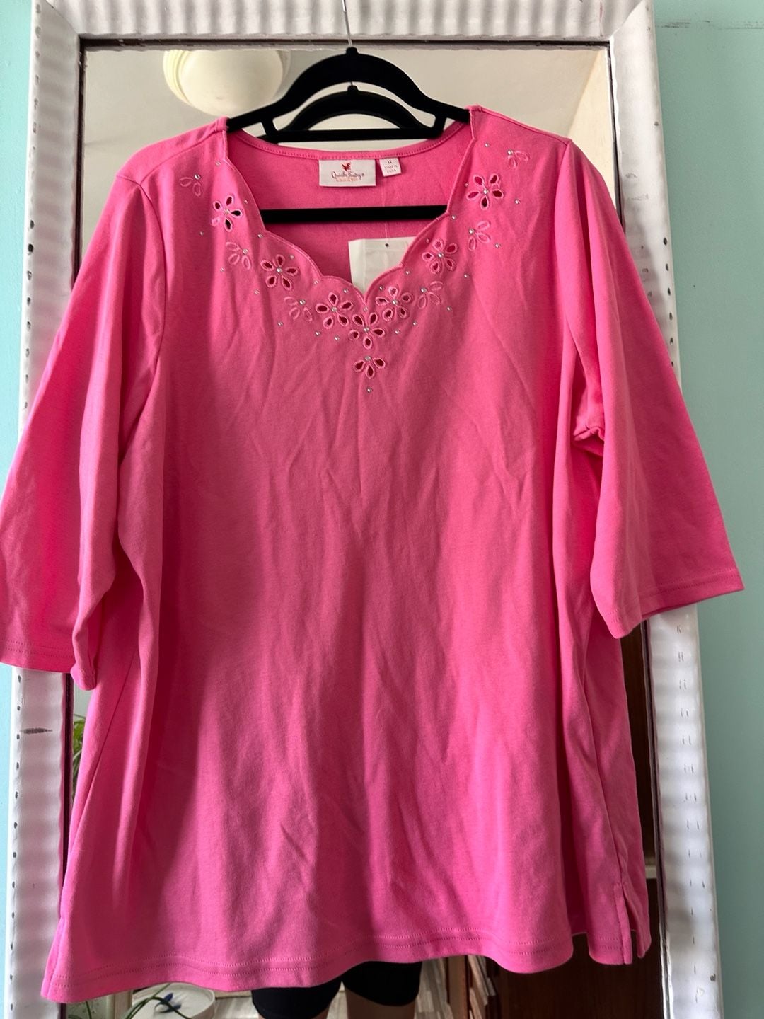 Quacker Factory Tunic Size 1X Pink Eyelet Rhinestone Top 2