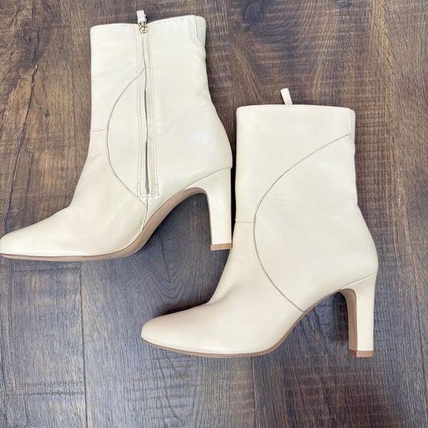 Naturalizer Harlene Boot Size 9.5M Vanilla Cream Leather Heeled Booties
