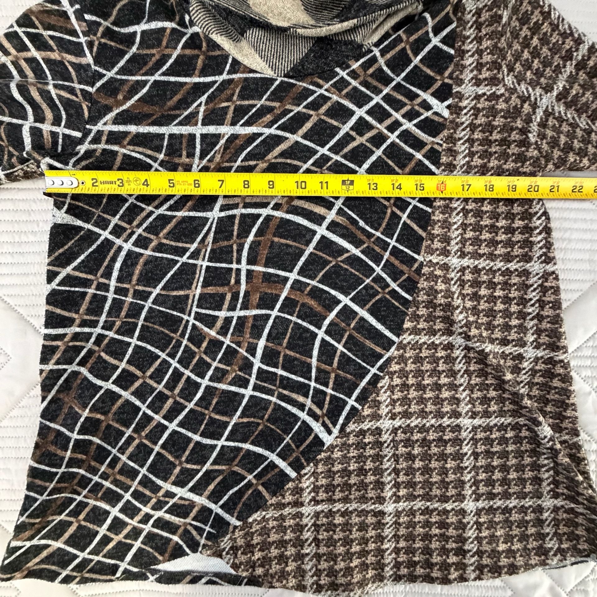 Andria Lieu Cowl Neck Tunic Top Size L Plaid Abstract Print 4