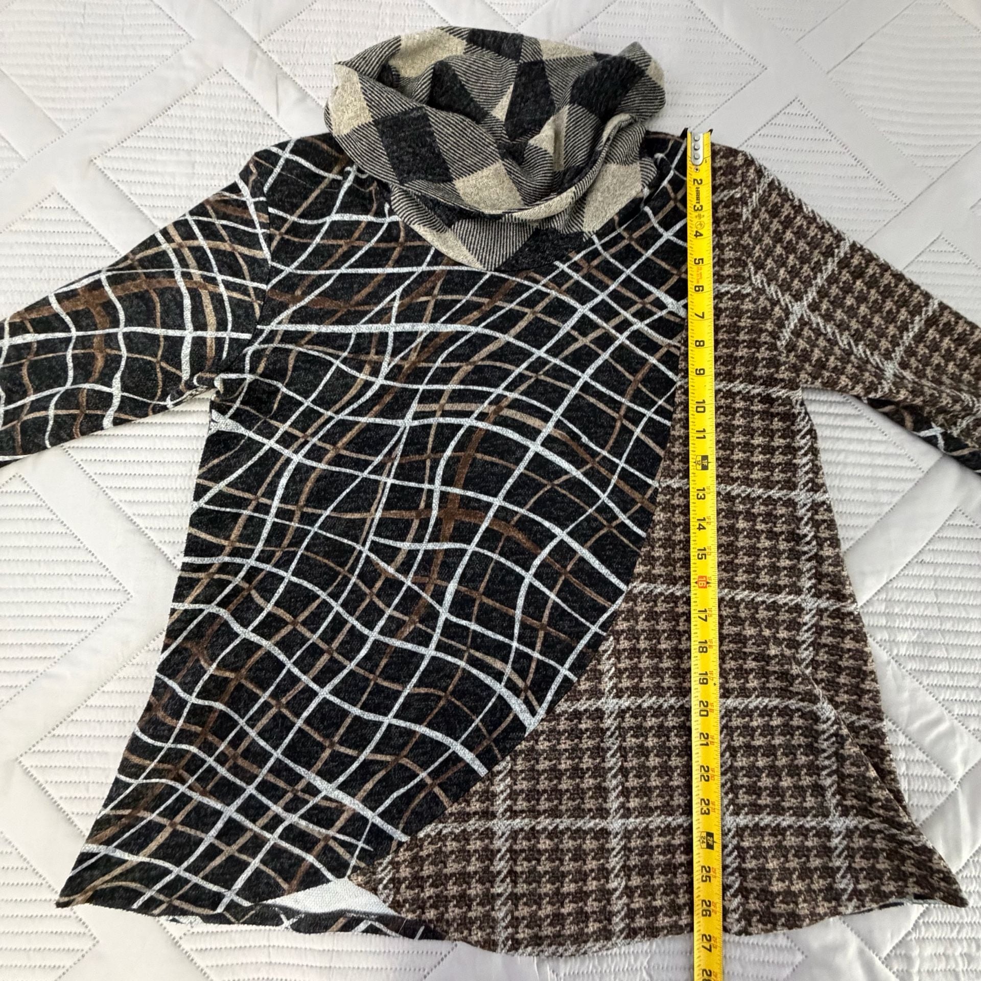 Andria Lieu Cowl Neck Tunic Top Size L Plaid Abstract Print 5