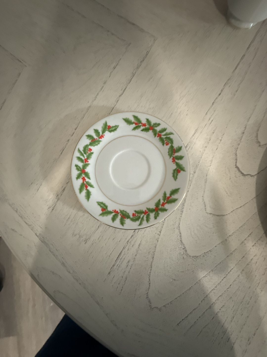 Crown Ming Fine China Holly Christmas Tea Cup, Desert Plate , Full Size Plate & Saucer Set. 4