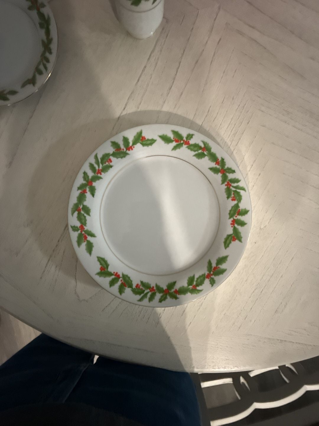 Crown Ming Fine China Holly Christmas Tea Cup, Desert Plate , Full Size Plate & Saucer Set. 8