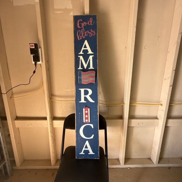 GersonCo Patriotic Wooden Porch Sign God Bless America Leaner Decor