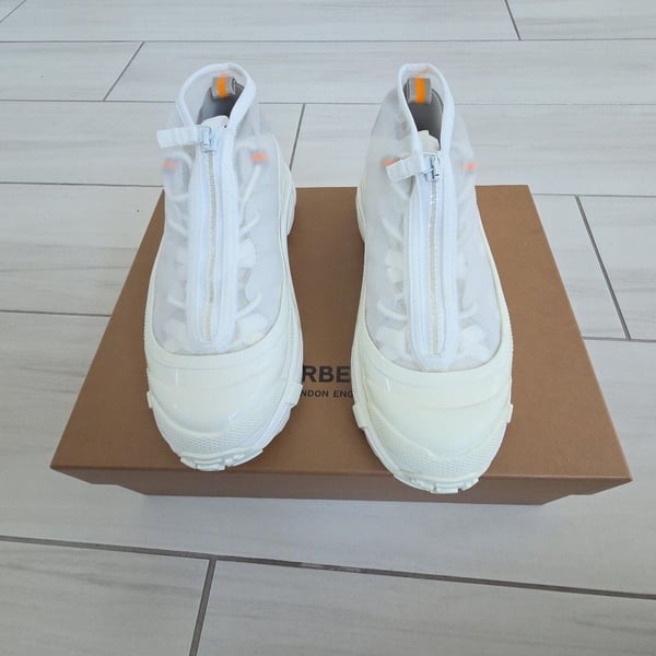 Burberry Arthur Low Top Sneakers WhiteSize UK 6.5 USA Women 9