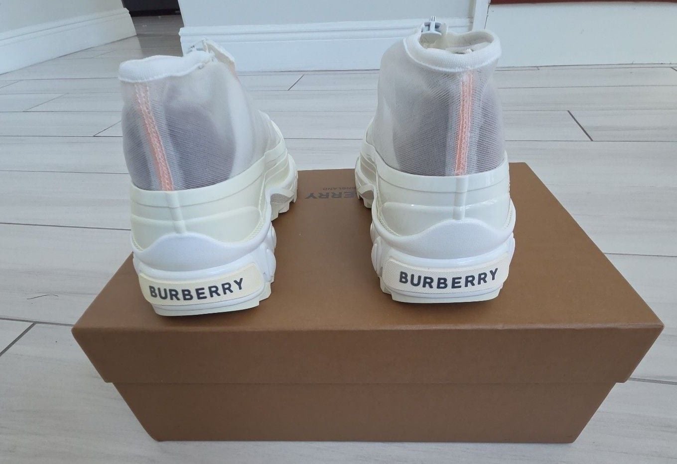 Burberry Arthur Low Top Sneakers WhiteSize UK 6.5 USA Women 9  7