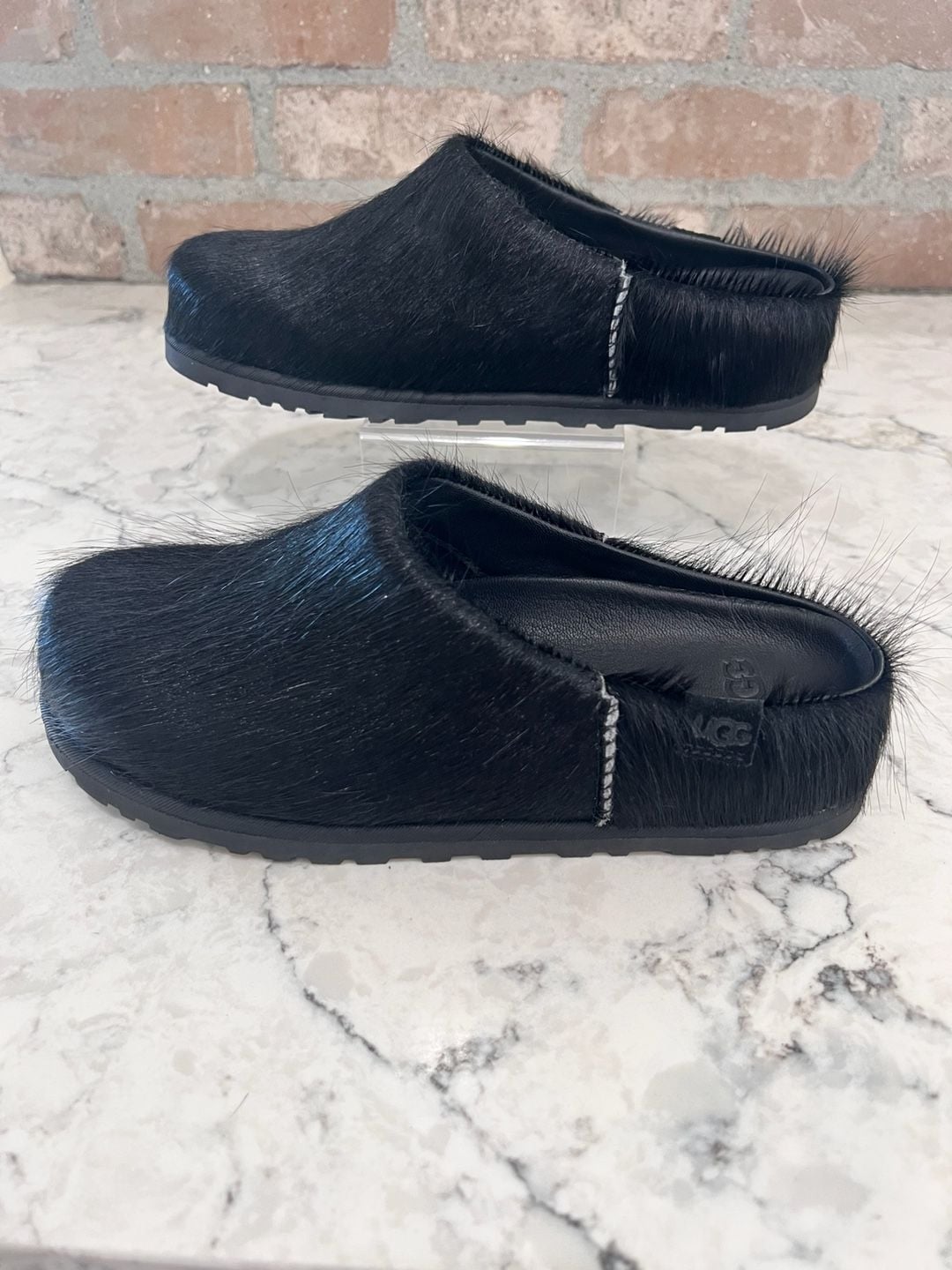 Ugg Otzo Calf Hair Clog Size 7 Black New with out Box 3