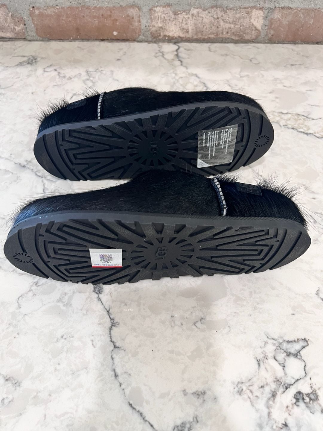 Ugg Otzo Calf Hair Clog Size 7 Black New with out Box 5
