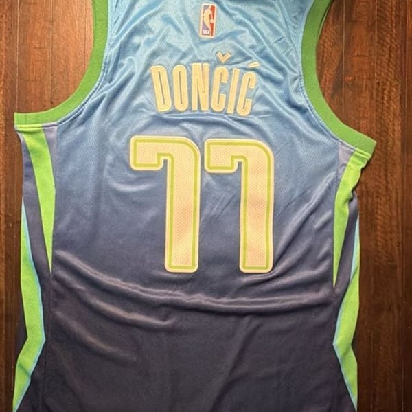 Nike Luka Doncic Dallas Mavericks City Edition Jersey Size 44 Blue