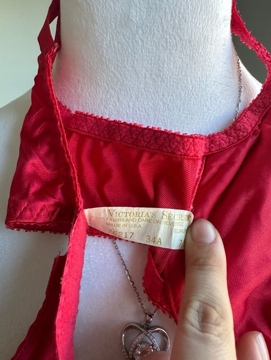 Vintage Y2K Victoria's Secret Red Lace Bra - 34A (BRA ONLY) 4