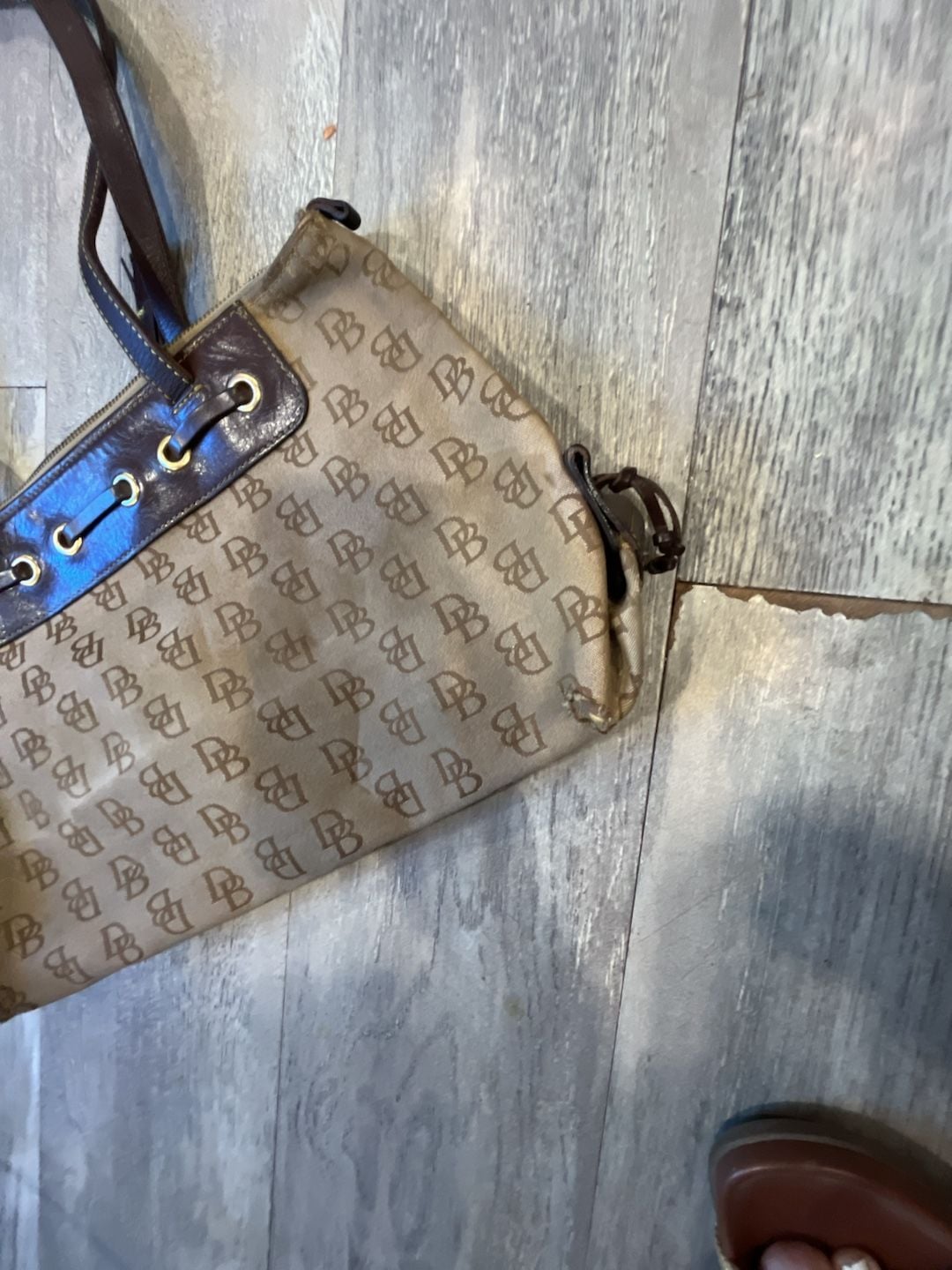 Dooney and Bourke brown D&B logo tote 7