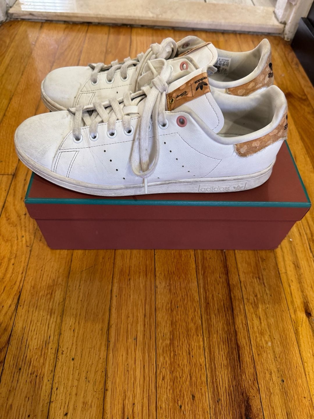 Adidas Stan Smith Disney Bambi Size 11 White Sneakers 4