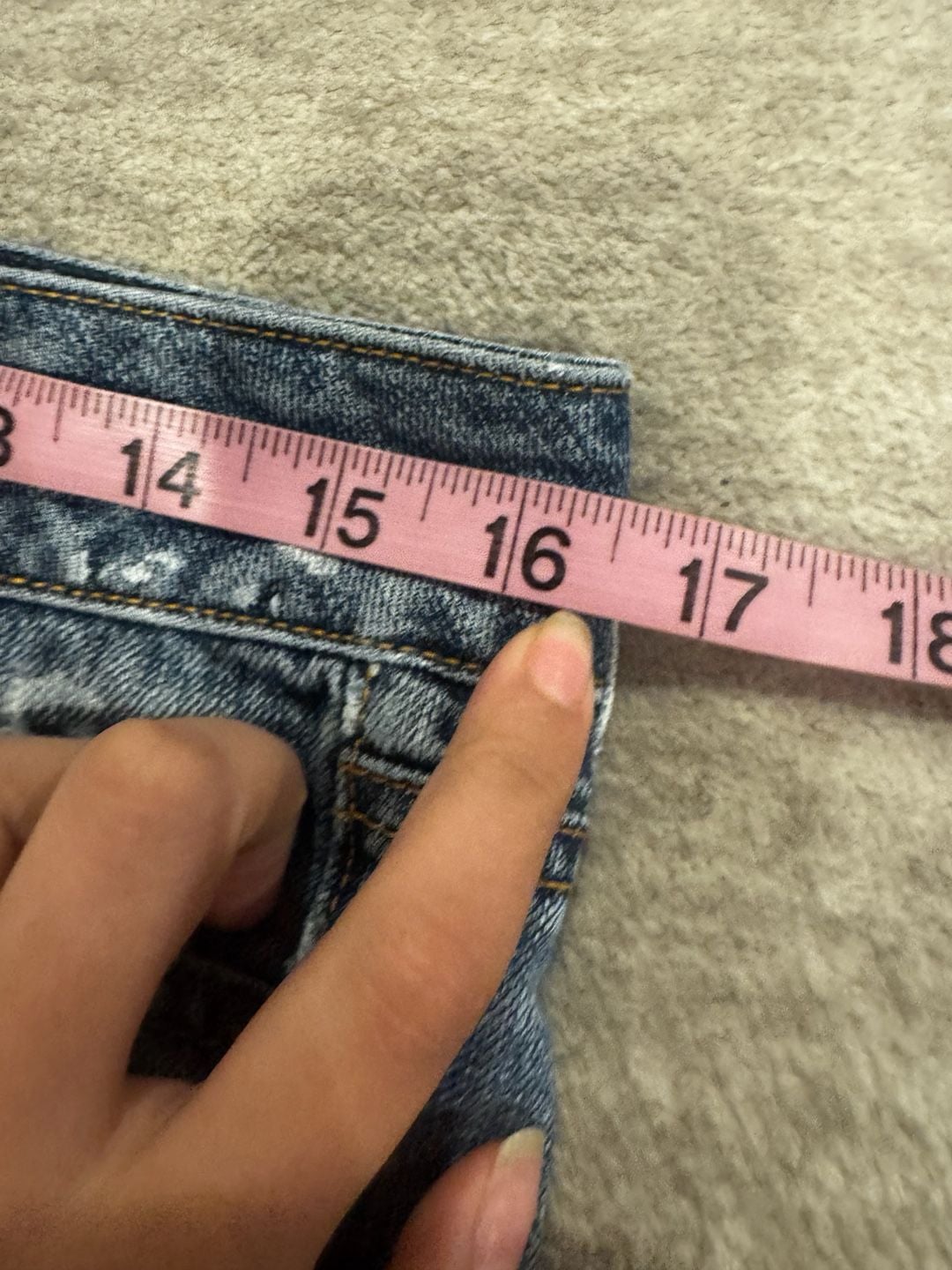 Mid-Rise American Eagle Booty Denim Cutoff Shorts Size 4 Distressed 7