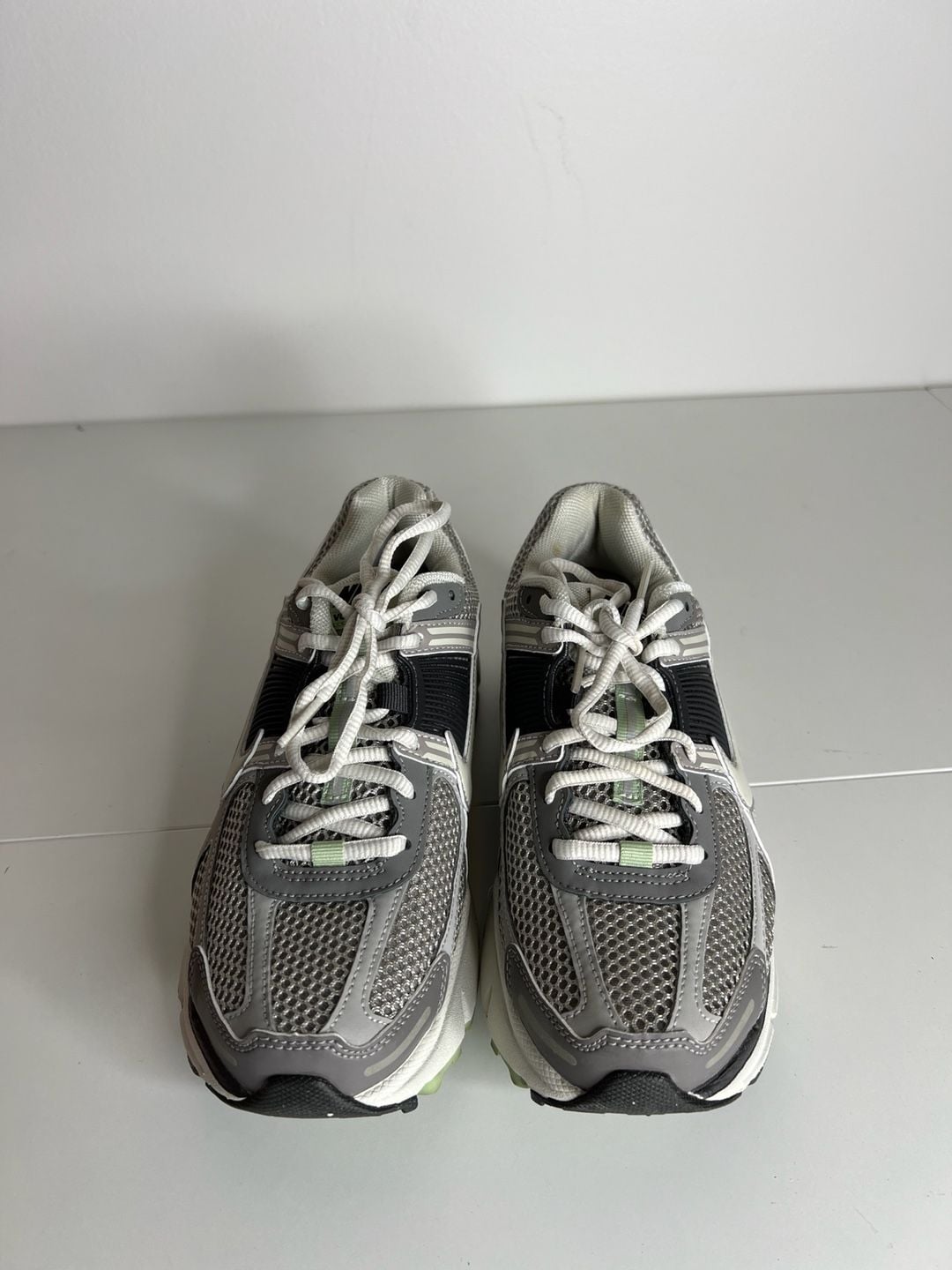 Nike Zoom Vomero 5 Size 7 Cobblestone Light Bone 3