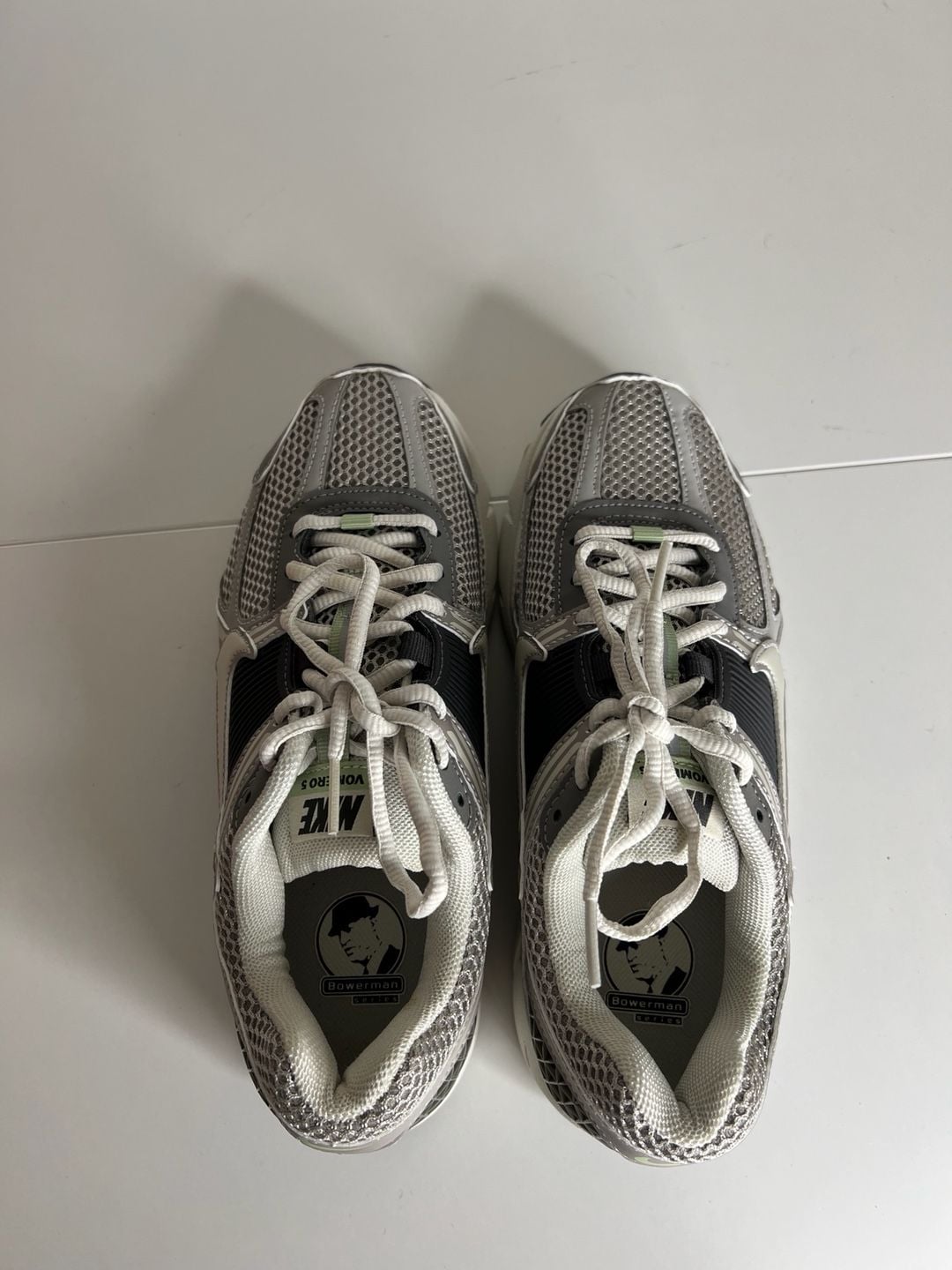Nike Zoom Vomero 5 Size 7 Cobblestone Light Bone 8