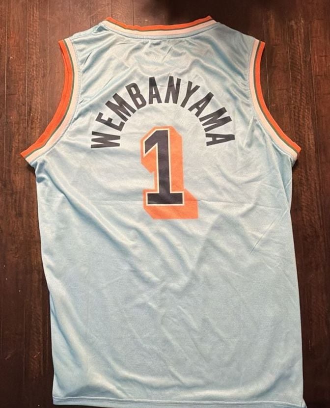 San Antonio Spurs Victor Wembanyama Jersey Size XL Light Blue 2
