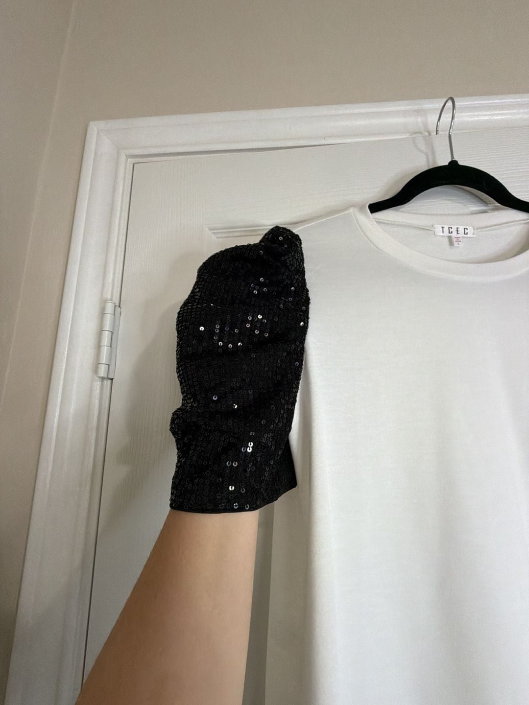 TCEC Sequin Sleeve Top Size L White Black Red 4