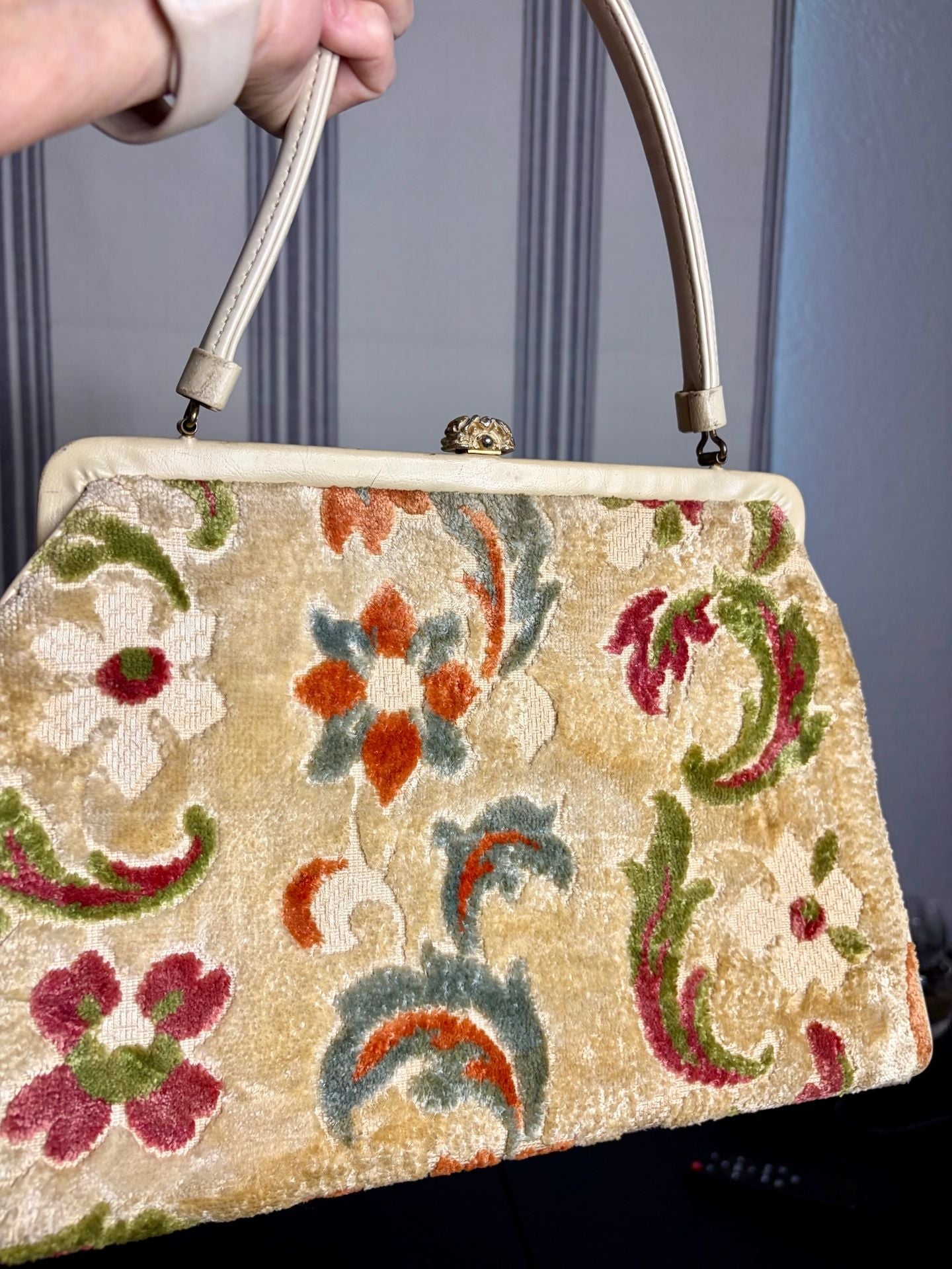Vintage Floral Tapestry Carpet Bag Handbag L & M handbag from the 1950-1960’s 3