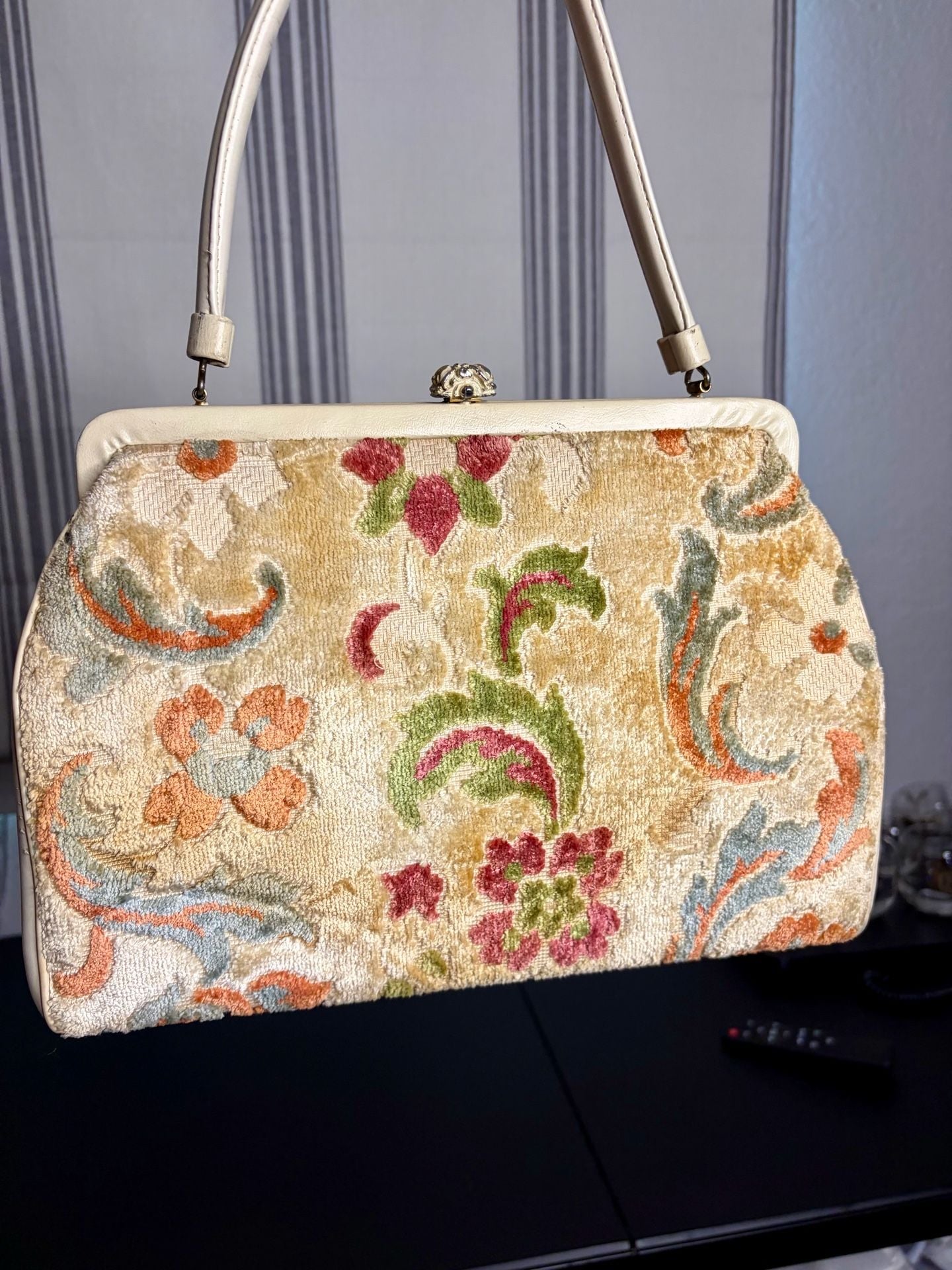 Vintage Floral Tapestry Carpet Bag Handbag L & M handbag from the 1950-1960’s 5