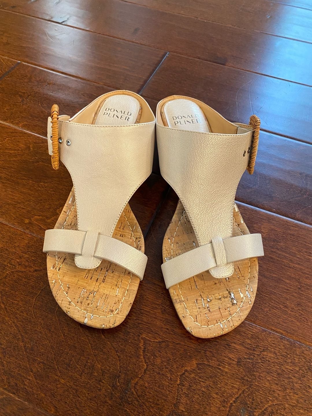 Donald Pliner VINESP Wedge Sandals Size 9.5M Champagne Metallic Cork 2