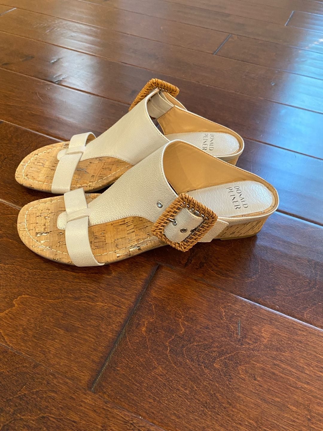 Donald Pliner VINESP Wedge Sandals Size 9.5M Champagne Metallic Cork 3