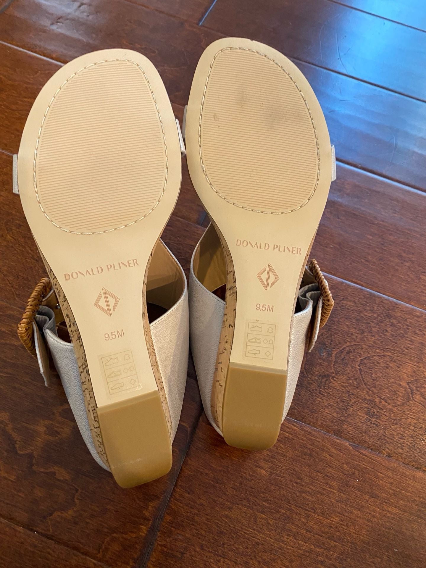 Donald Pliner VINESP Wedge Sandals Size 9.5M Champagne Metallic Cork 5