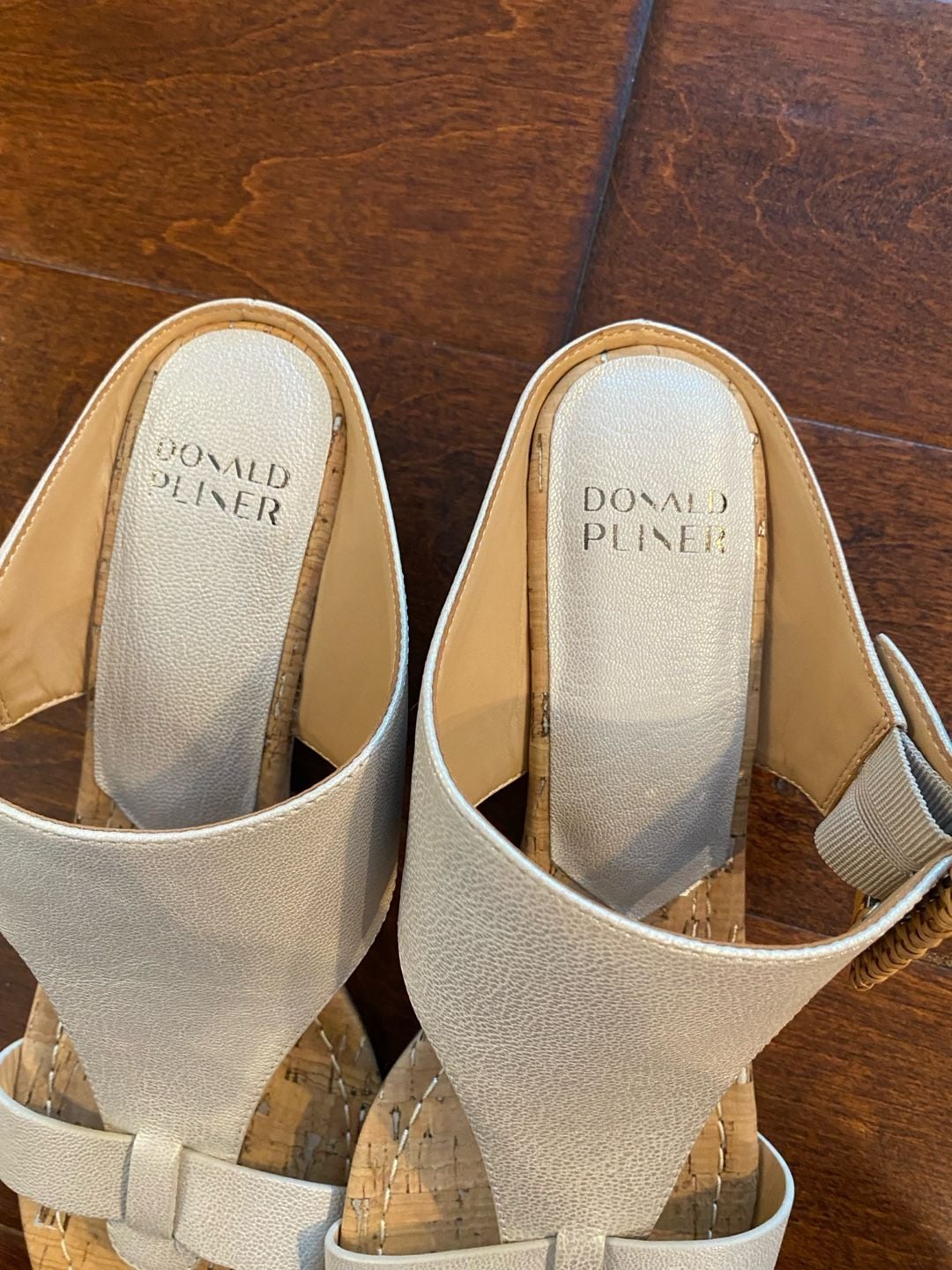 Donald Pliner VINESP Wedge Sandals Size 9.5M Champagne Metallic Cork 7