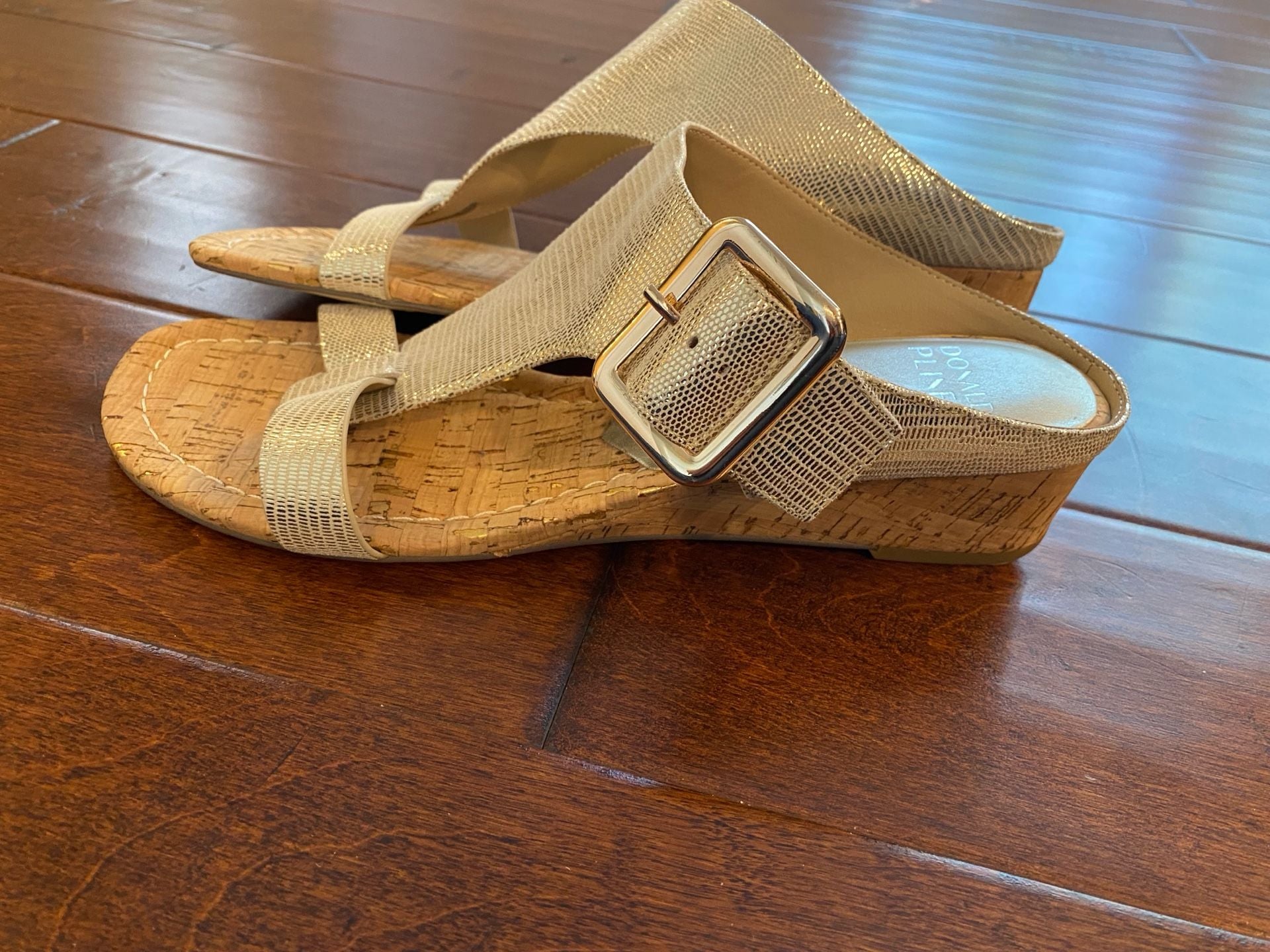 Women's Donald Pliner Anamari metallic 9.5 sandals wedge 2