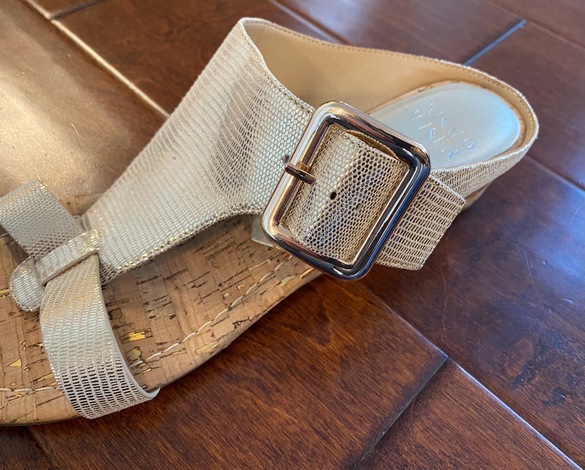 Women's Donald Pliner Anamari metallic 9.5 sandals wedge 3