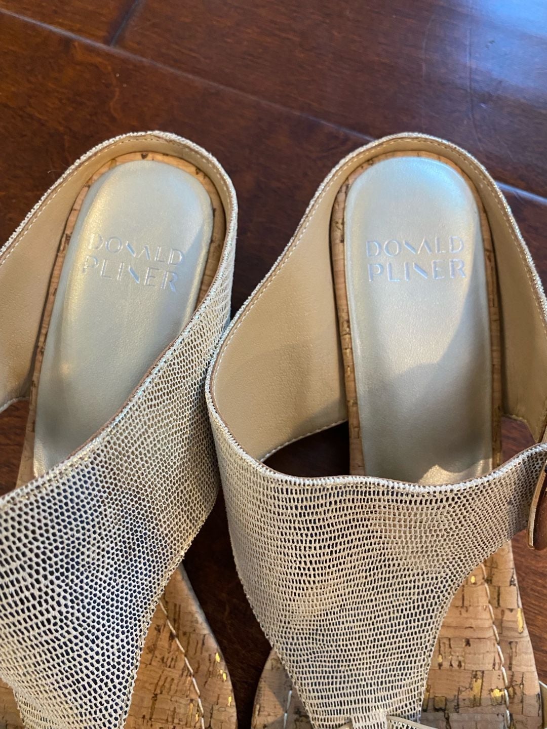 Women's Donald Pliner Anamari metallic 9.5 sandals wedge 6