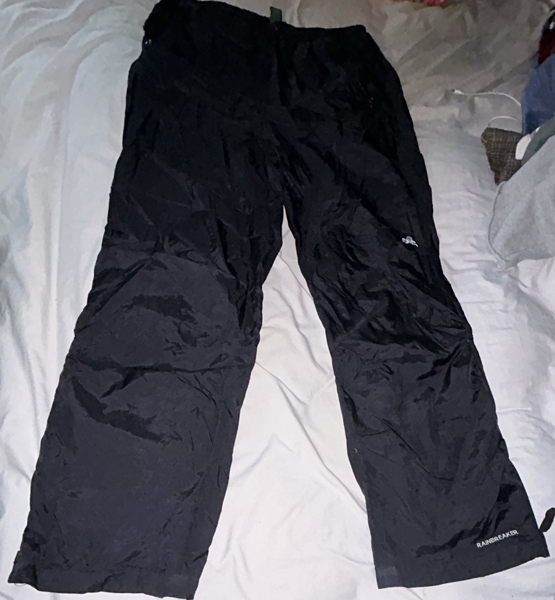 EMS Rainbreaker Pants Black
Very used please message before 1