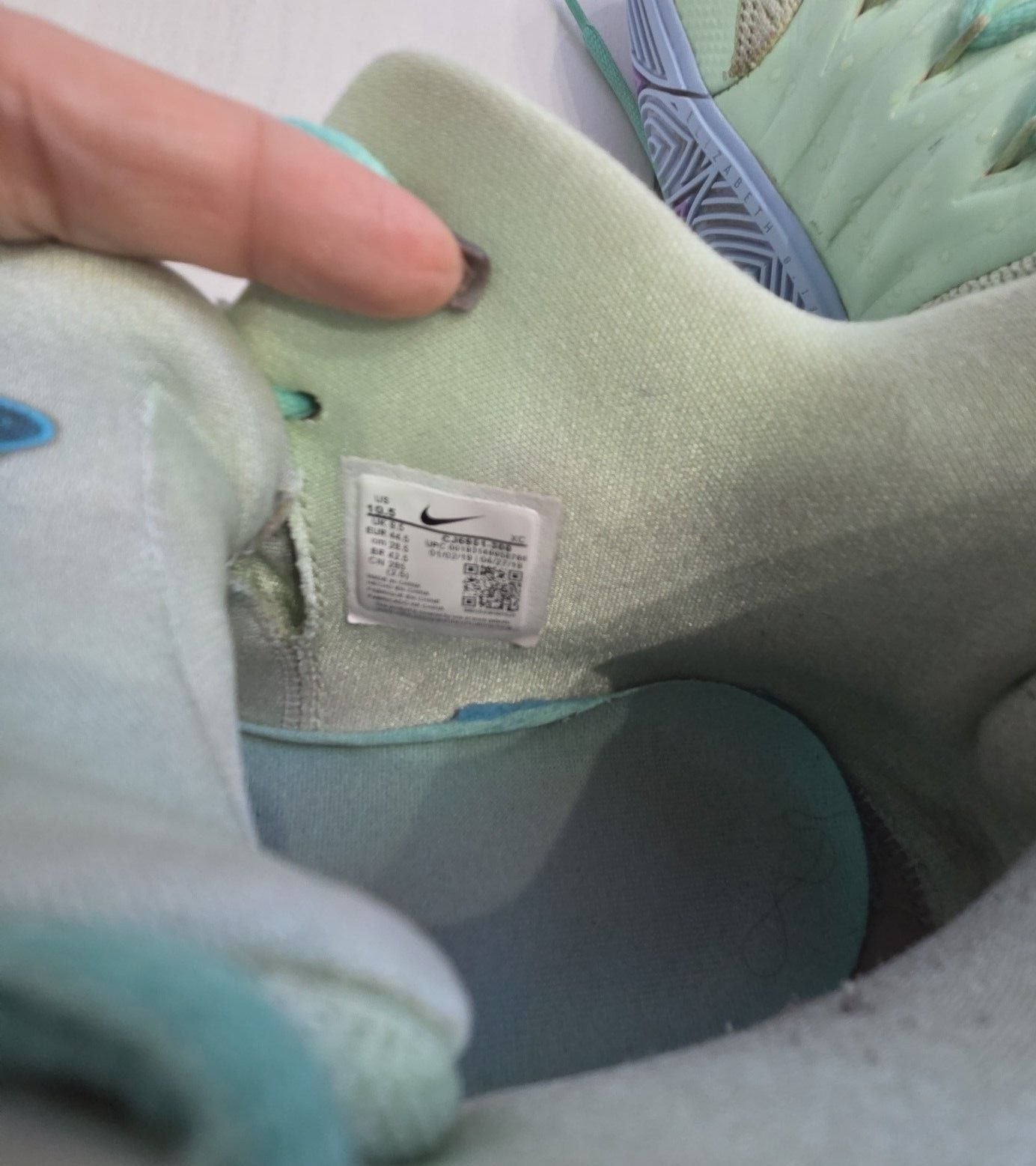 Nike Kyrie 5 SpongeBob SquarePants Squidward Size 10.5 3