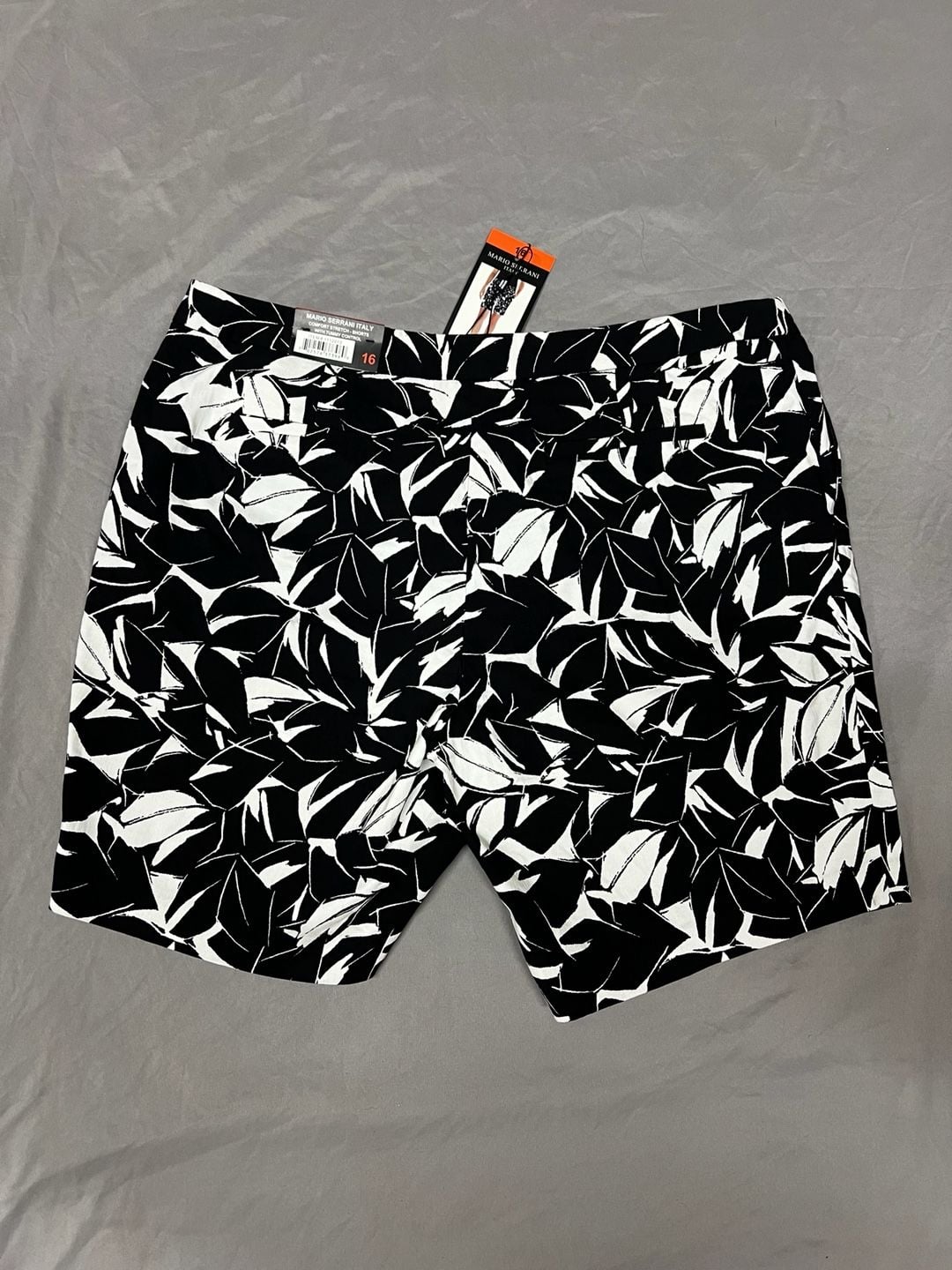 Mario Serrani Italy Comfort Stretch Shorts Size 16 Black White Leaf 3