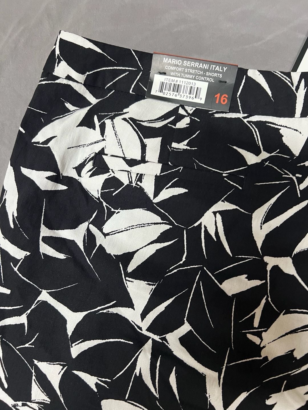 Mario Serrani Italy Comfort Stretch Shorts Size 16 Black White Leaf 4