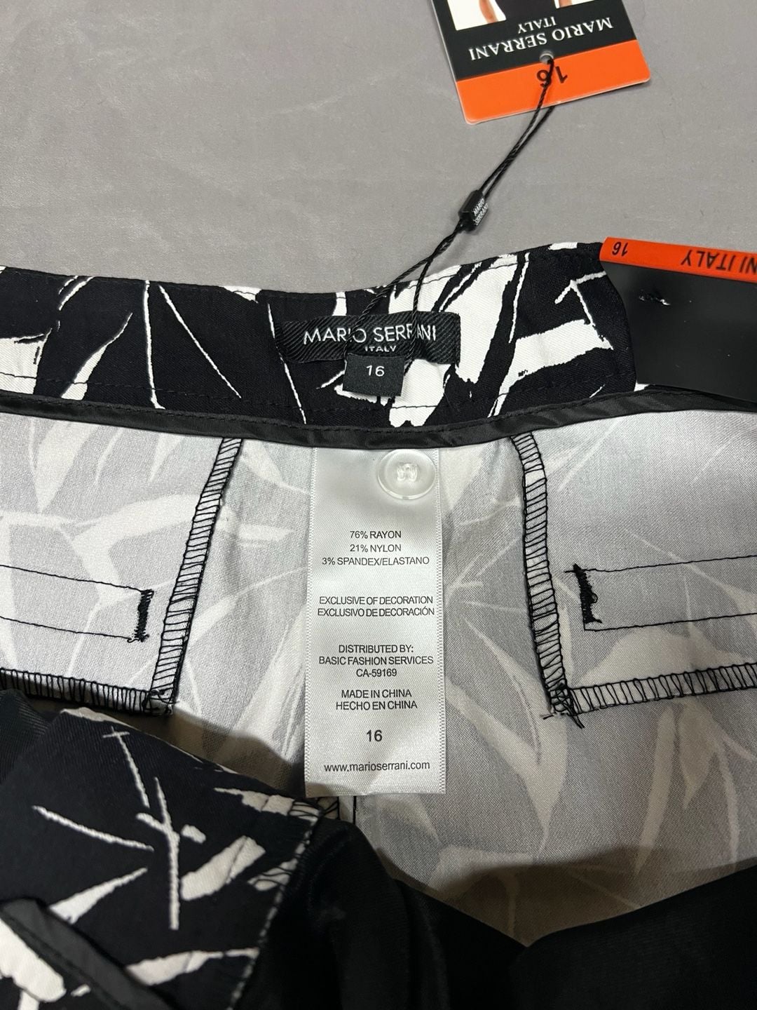 Mario Serrani Italy Comfort Stretch Shorts Size 16 Black White Leaf 6